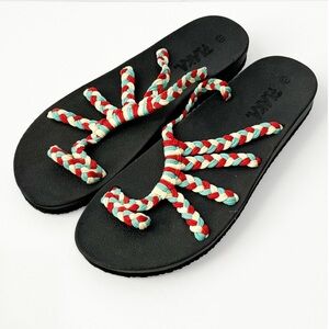 Plaka sandals like new women’s size 11